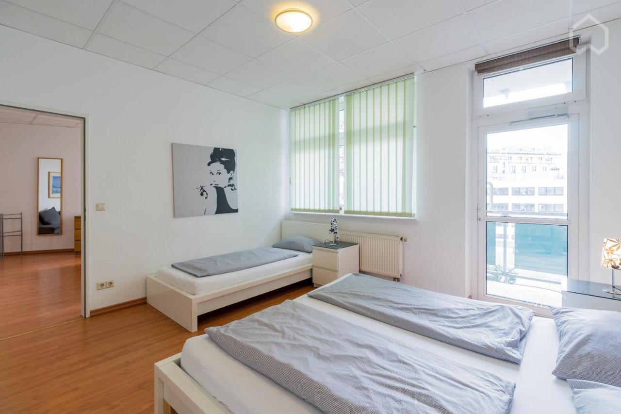 Apartamento Spacious And Modern Furnished For 10 Guests Berlim